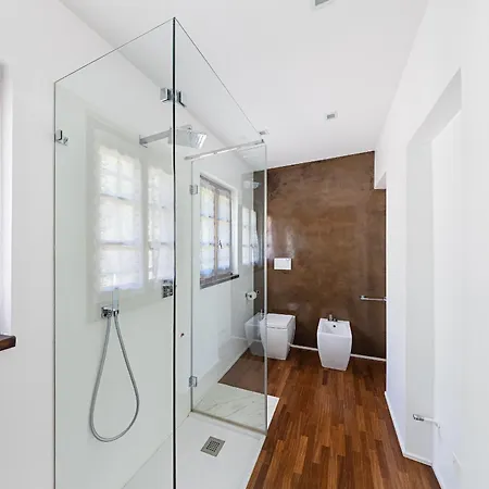 Mariavittoria Vila *