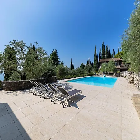 Mariavittoria Villa