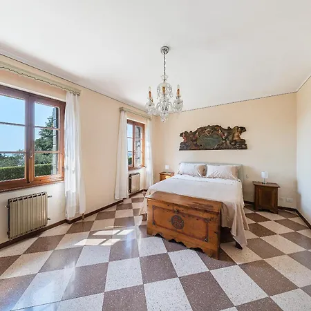 Mariavittoria Villa *